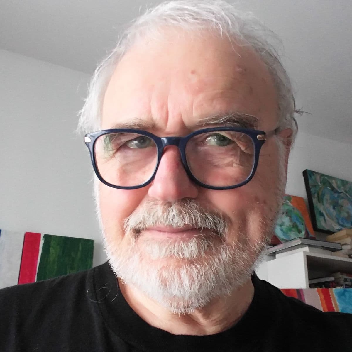 Robert Perrault dans son atelier